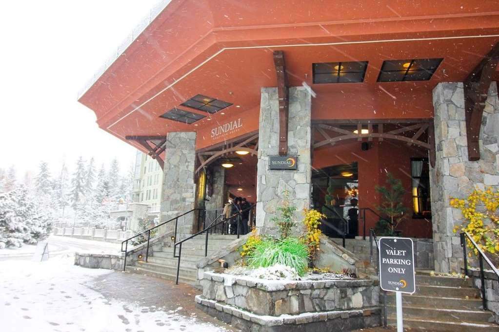 Sundial Hotel Уислър Екстериор снимка