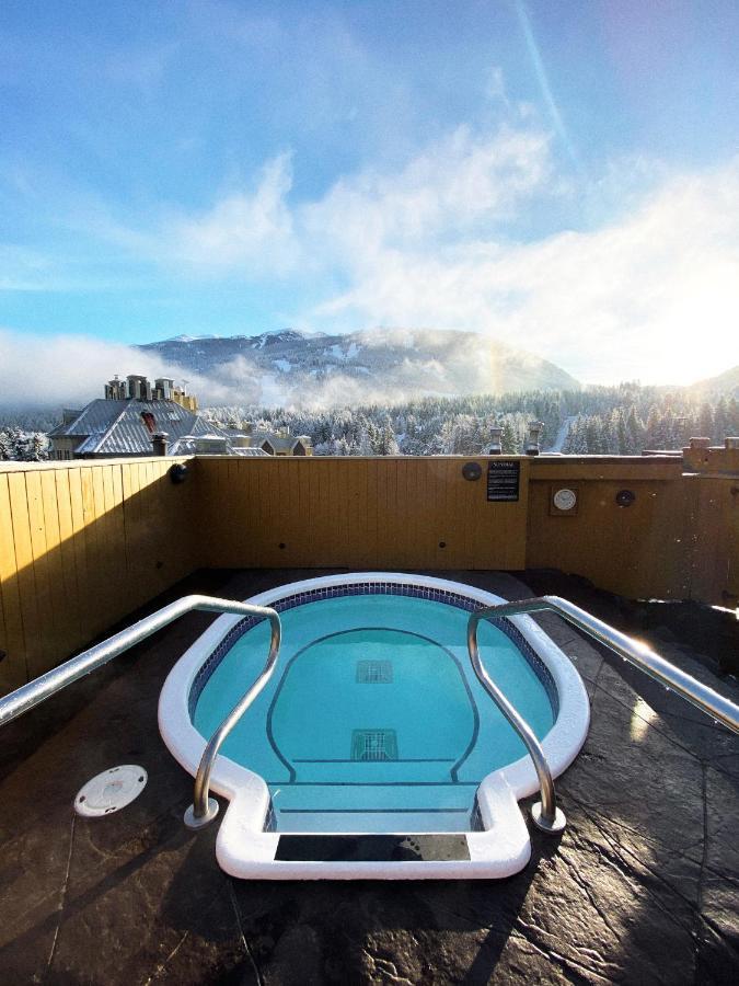 Sundial Hotel Уислър Екстериор снимка