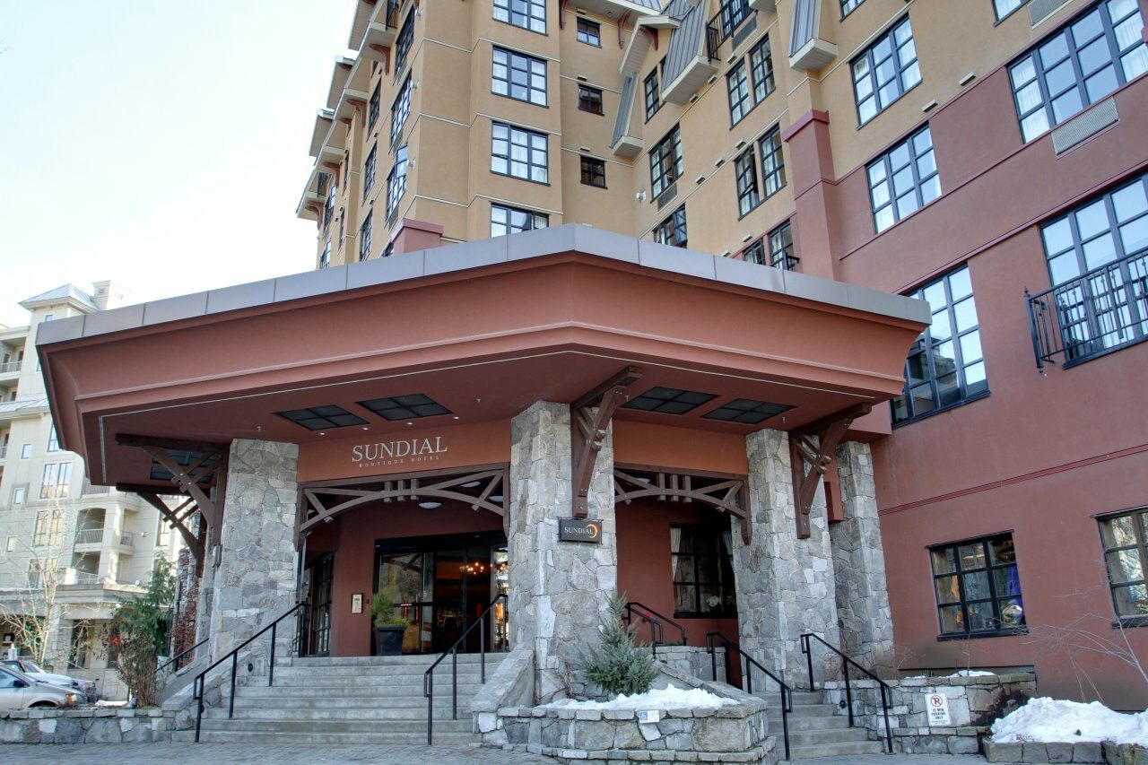 Sundial Hotel Уислър Екстериор снимка